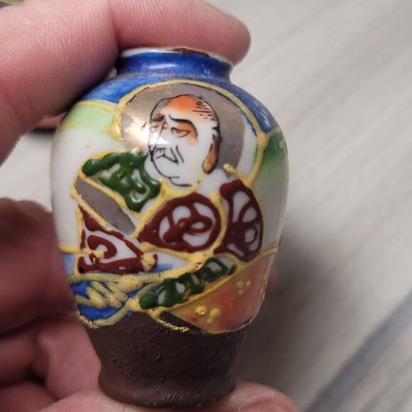 Vintage 1950-59 Handpaited Miniature Satsuma Vase Occupied Japan Bud Vase - Picture 6 of 7